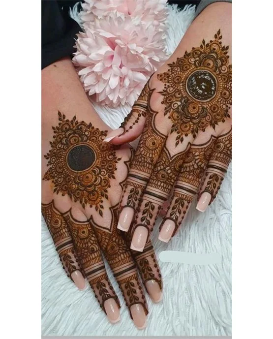Arch And Medallion Unique Back Hand Mehndi Design Accent Arch And Medallion Unique Back Hand Mehndi Design Accent